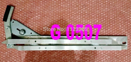 escalator F2 door knife